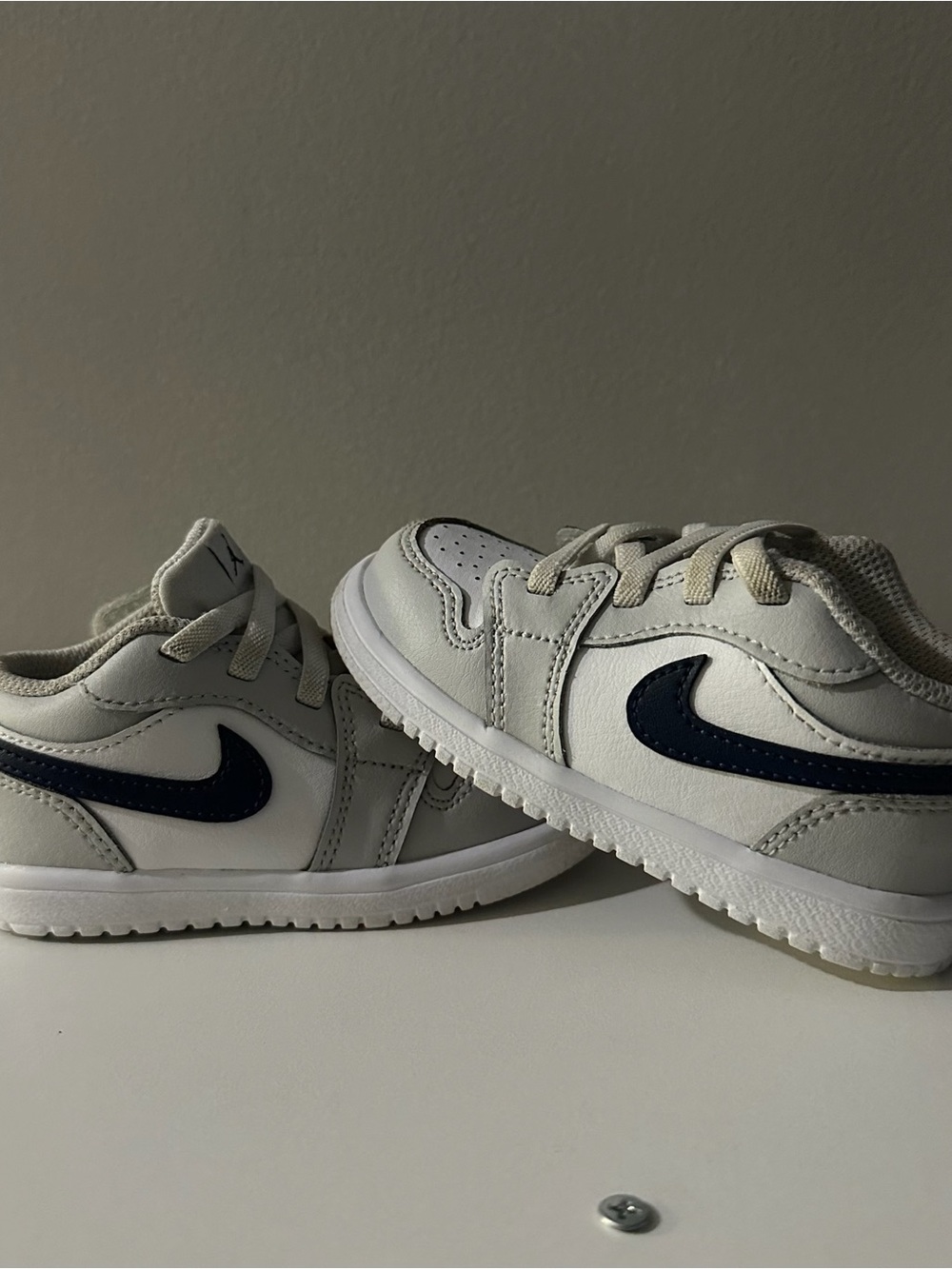 Nike Kids' Low-Top Sneakers in White and Navy Swoosh